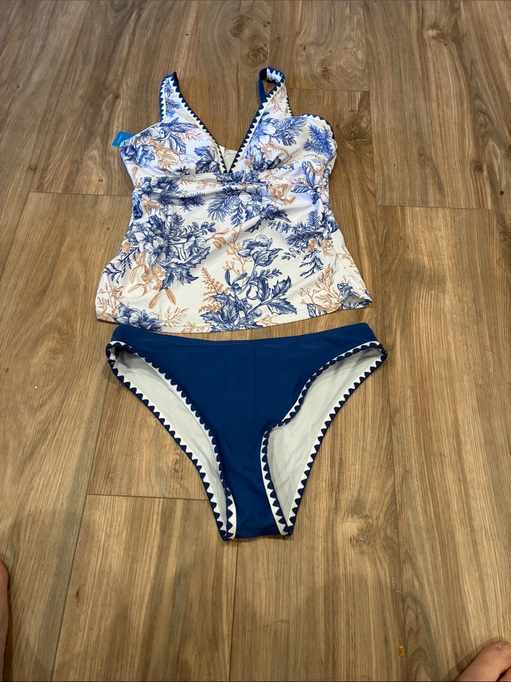 CUPSHE 2 PIECE BRAND NEW BATHING SUIT SIZE M
